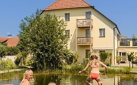 Ad Vineas Gaestehaus Nikolaihof-Hotel Garni